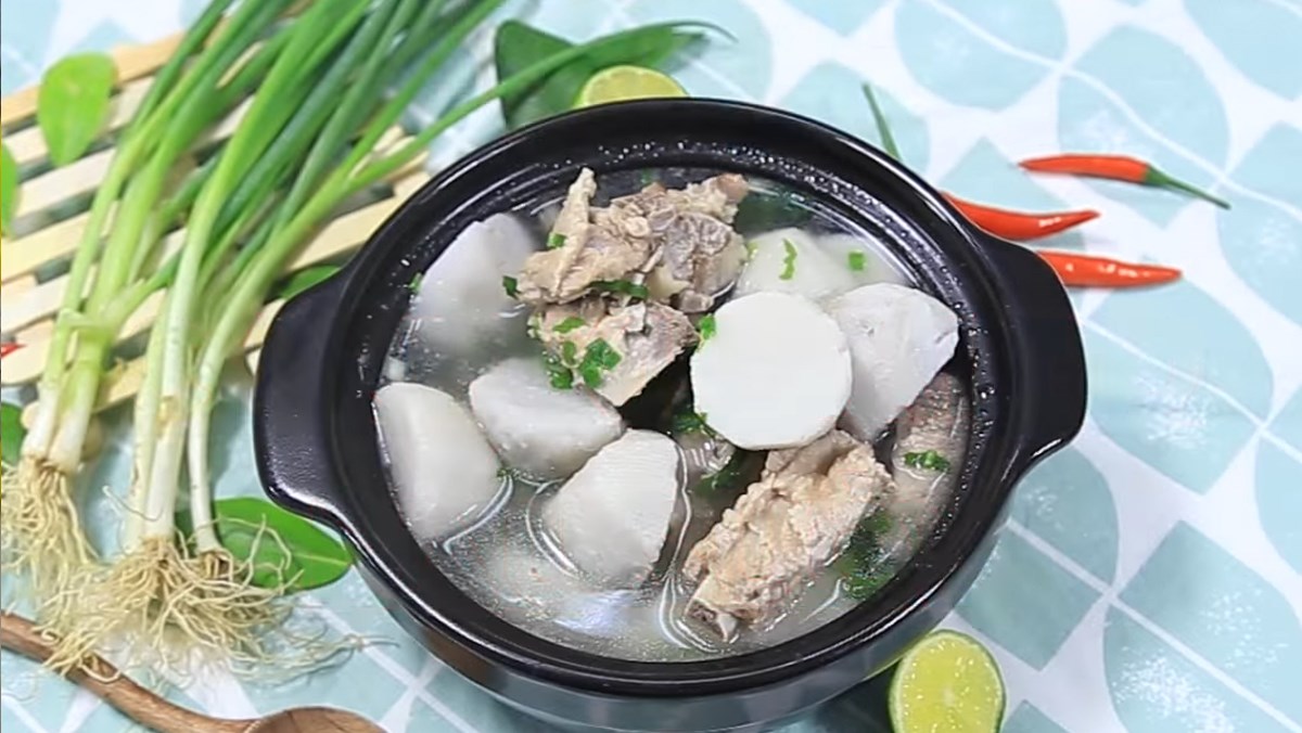 Cách nấu canh khoai môn hầm xương Canh khoai môn hầm xương