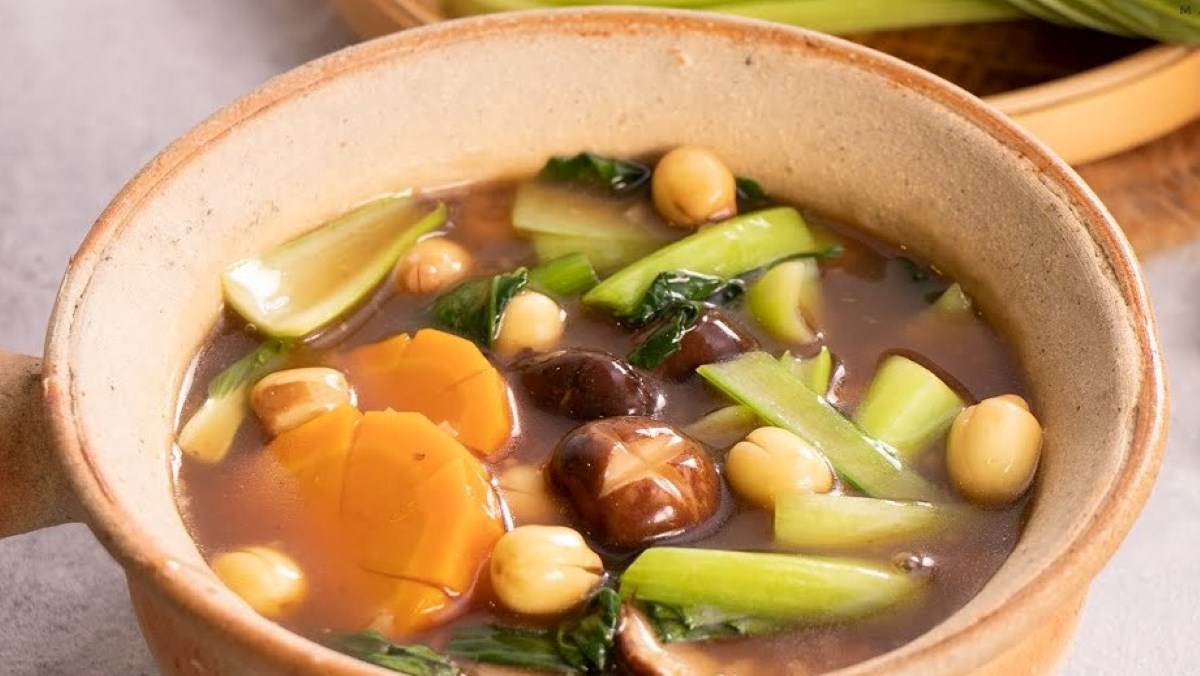 2-cach-lam-sup-hat-sen-chay-thom-ngon-thanh-dam-cho-mam-com-avt-1200x676-2 Súp hạt sen chay