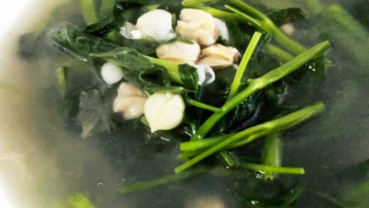 2 cách nấu canh nghêu rau muống và nấu mướp thanh mát đơn giản