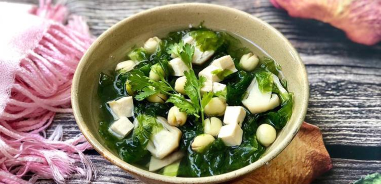 Canh rong biển củ cải, hạt sen chay