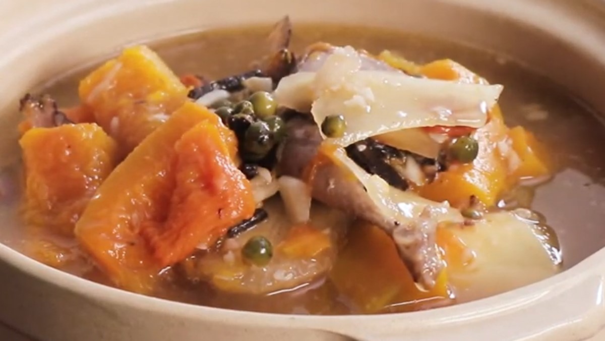 Cách làm chim cút hầm bí đỏ bổ dưỡng thơm ngon, cực đơn giản Cách làm chim cút hầm bí đỏ bổ dưỡng thơm ngon, cực đơn giản