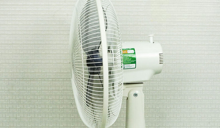 Quạt Bàn Panasonic F-400C điều chỉnh độ cao dễ dàng