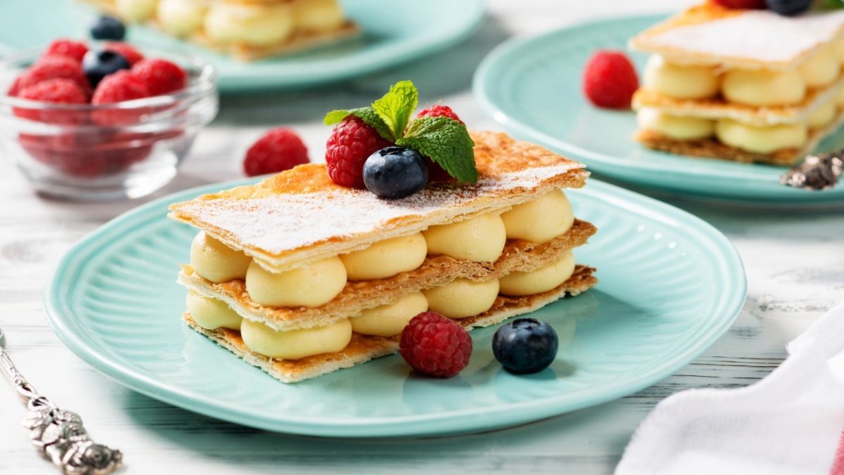 các loại bánh ngọt Pháp thơm ngon làm bằng lò nướng thùng