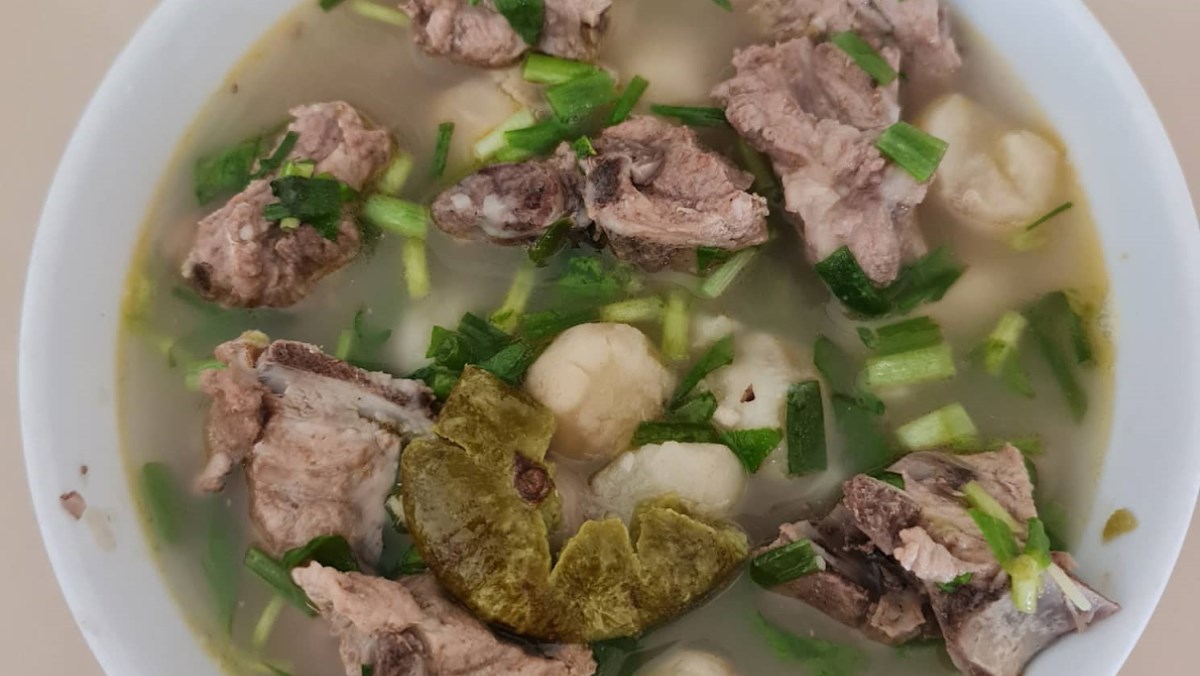 Canh xương khoai sọ nấu sấu Canh xương khoai sọ nấu sấu