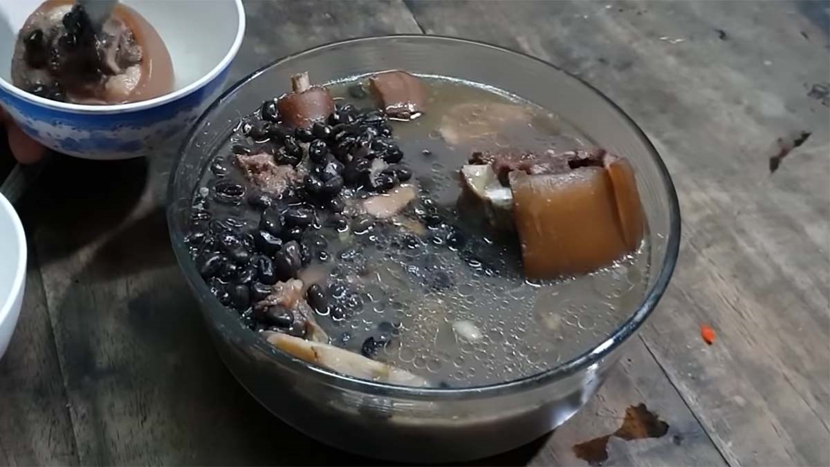 cach-lam-duoi-bo-ham-dau-den-thom-ngon-giup-giam-dau-xuong-avt-1200x676-2 Đuôi bò hầm đậu đen