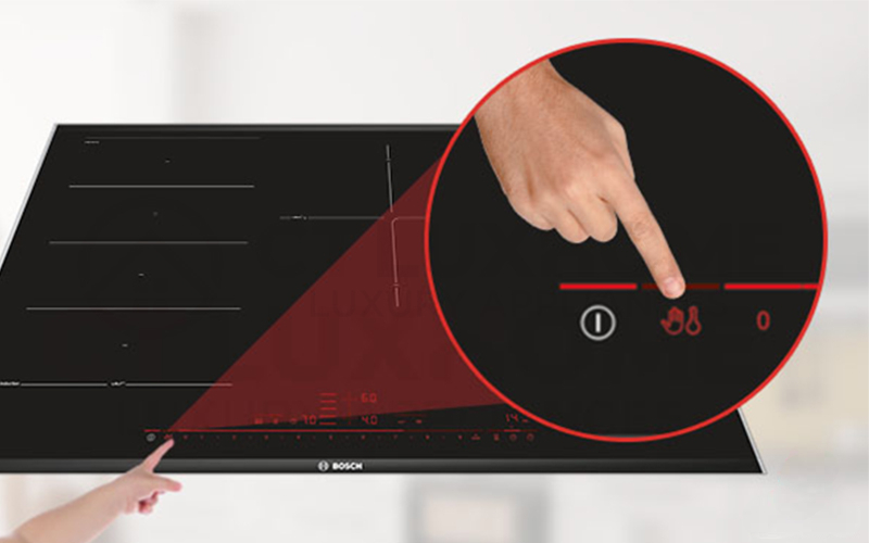 Khi bếp đang bật chế độ khóa vệ sinh