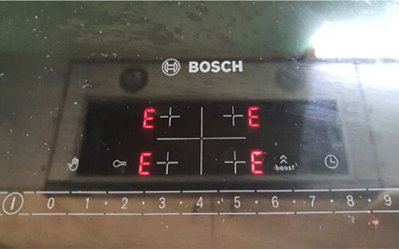 Bảng điều khiển của bếp bị lỗi