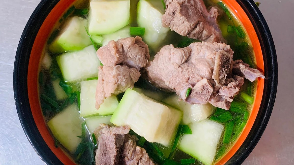 Canh bầu hầm xương