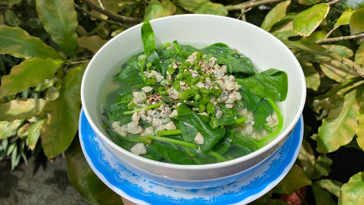 Canh hến mồng tơi