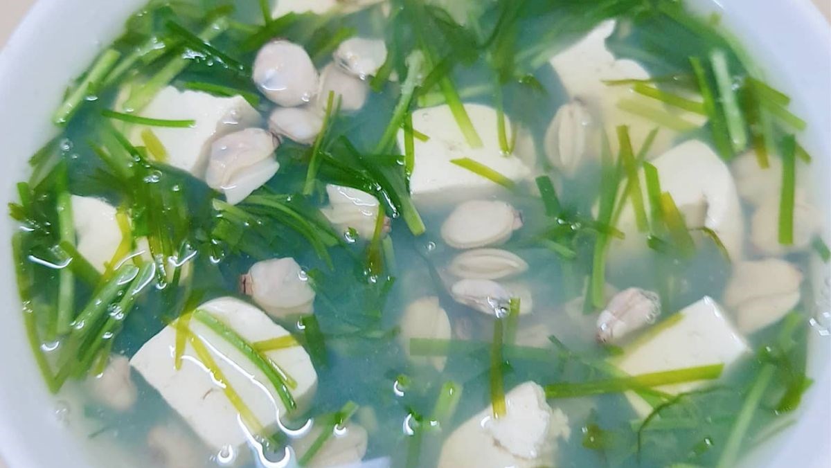 Cách nấu canh ngao hẹ thơm ngon, giàu chất dinh dưỡng cho bữa cơm Cách nấu canh ngao hẹ thơm ngon, giàu chất dinh dưỡng cho bữa cơm