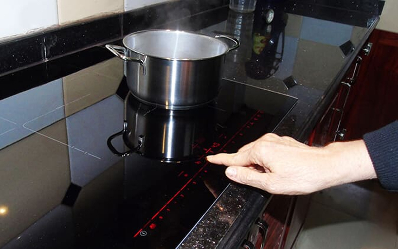 Kiểm tra và chuẩn bị trước khi sử dụng bếp từ Kiểm tra và chuẩn bị trước khi sử dụng bếp từ