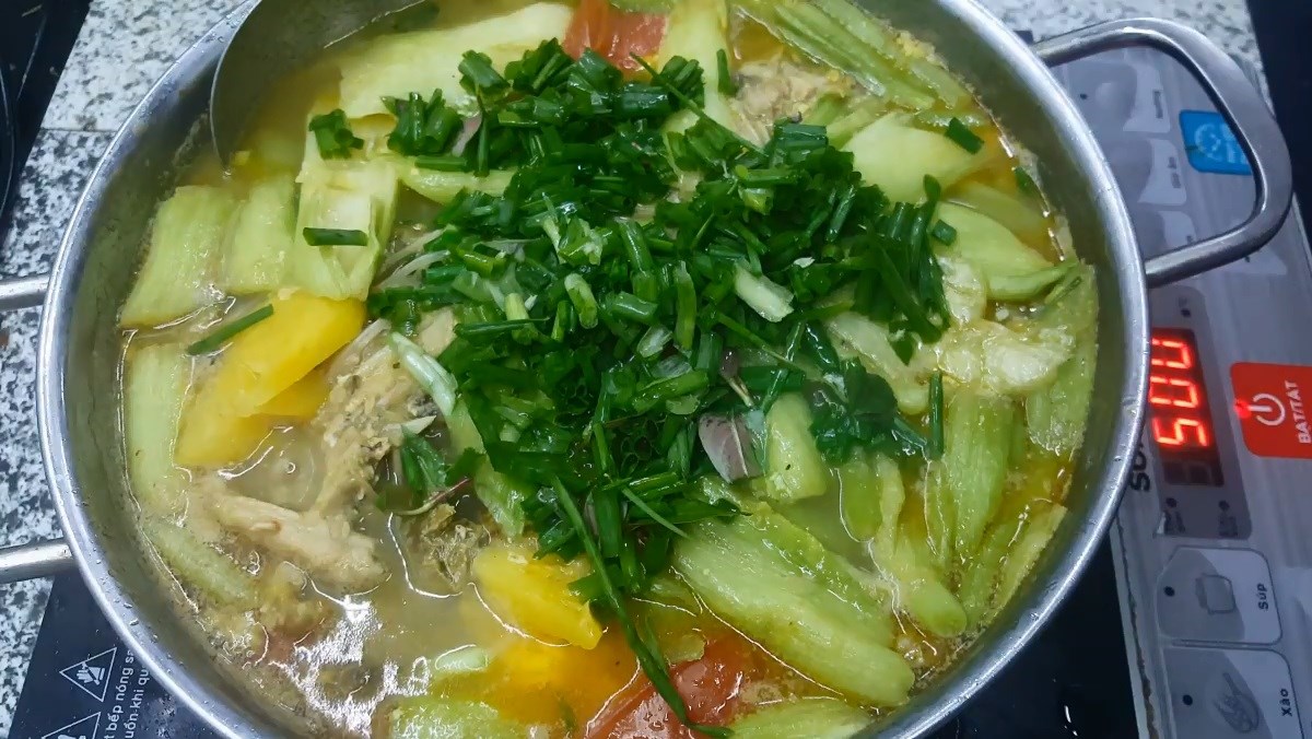 Cách làm canh cá chép nấu sấu thơm ngon, hấp dẫn cho mâm cơm gia đình