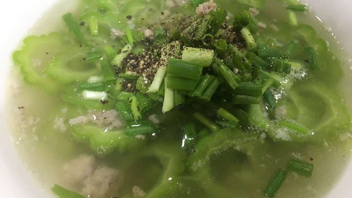 Cách nấu canh khổ qua thịt băm dân dã thơm ngon cho bữa cơm