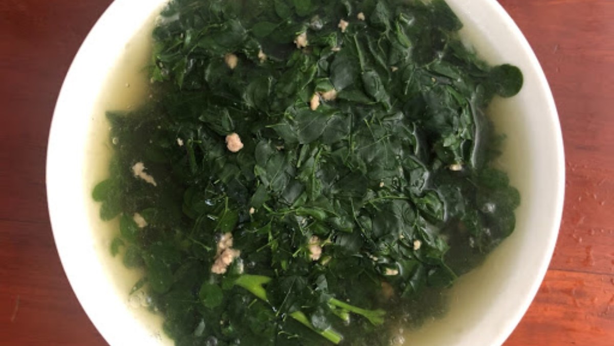 Cách nấu canh rau chùm ngây thịt băm hạ nhiệt cho các bữa cơm ngày nóng