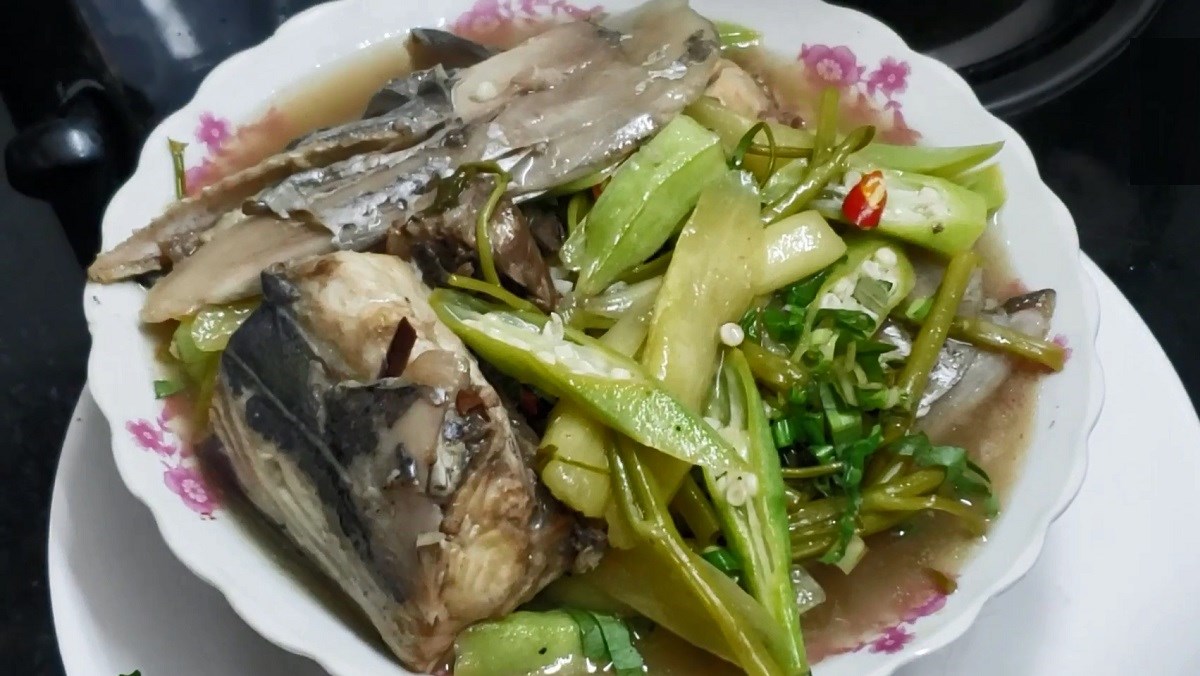 2 cách nấu canh chua đầu cá thu đậm đà, thơm ngon, đơn giản 2 cách nấu canh chua đầu cá thu đậm đà, thơm ngon, đơn giản