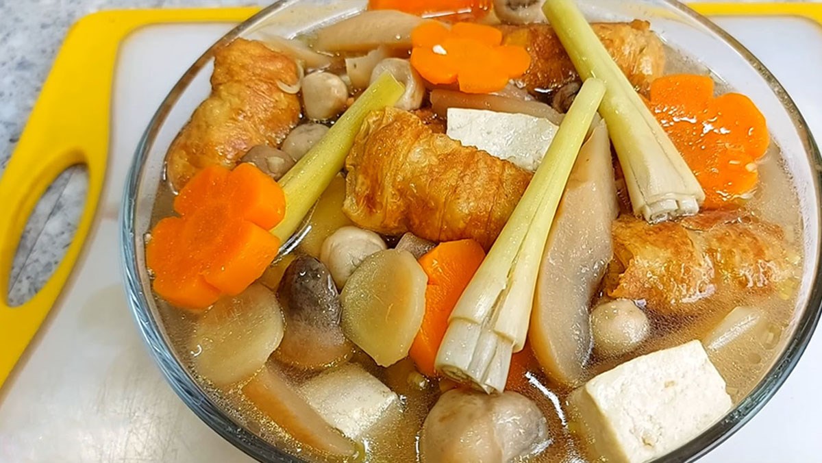 Canh gà hầm sả chay Canh gà hầm sả chay