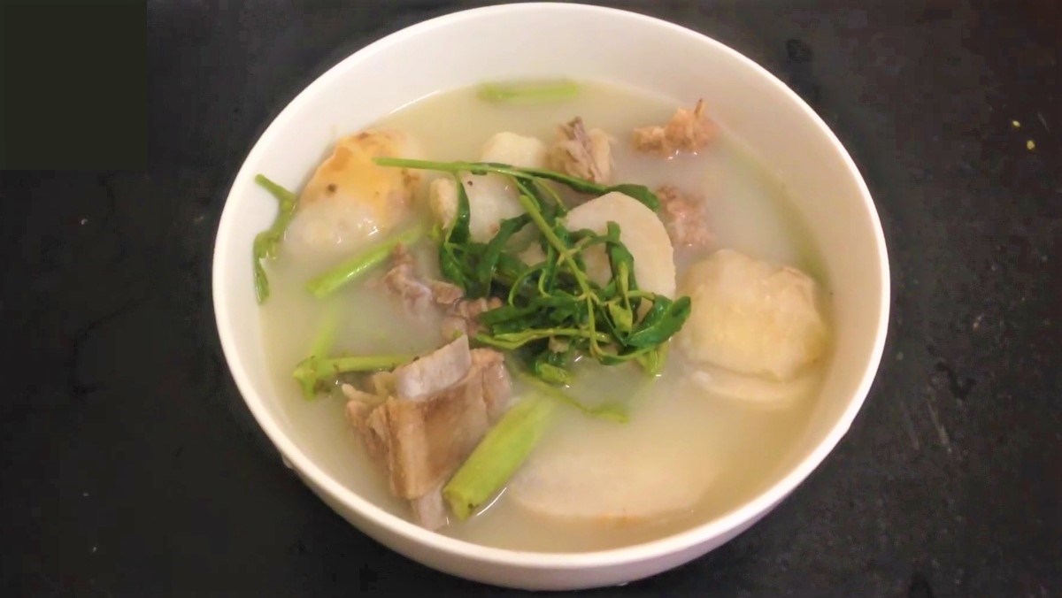 Canh khoai sọ rau rút nấu sườn