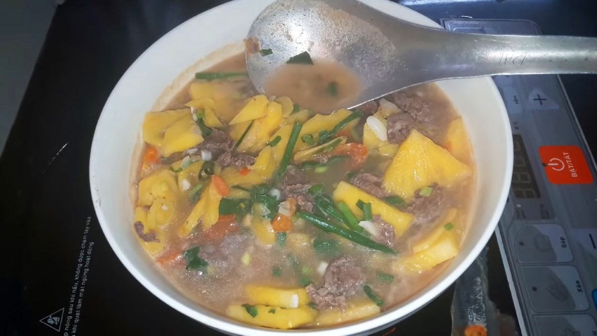 Canh thịt bò nấu dứa