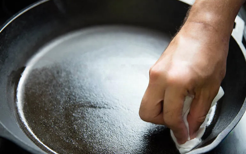 Rửa chảo đúng cách
