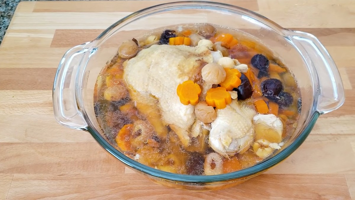 Canh gà hầm ngũ quả