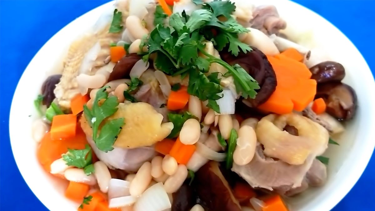 2 cách làm gà nấu đậu trắng