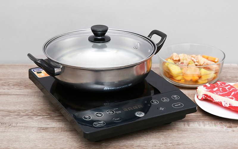 SỬ DỤNG NỒI CHẢO PHÙ HỢP VỚI bếp từ đơn