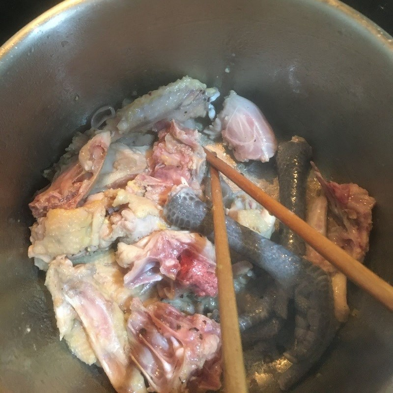 nấu canh măng gà