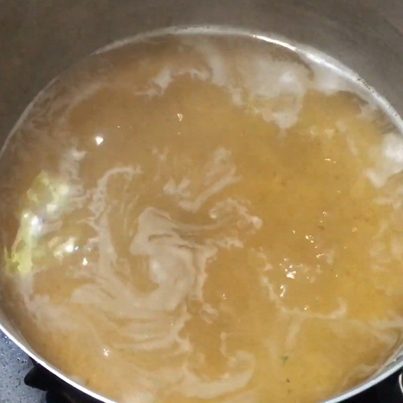 Bước 4 Nấu nước dùng Canh chua lươn bắp chuối Bước 4 Nấu nước dùng Canh chua lươn bắp chuối