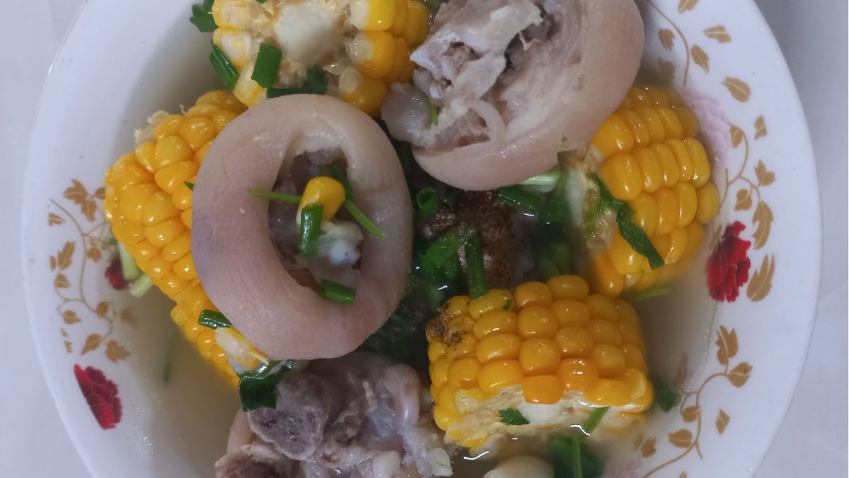 Canh bắp hầm giò heo
