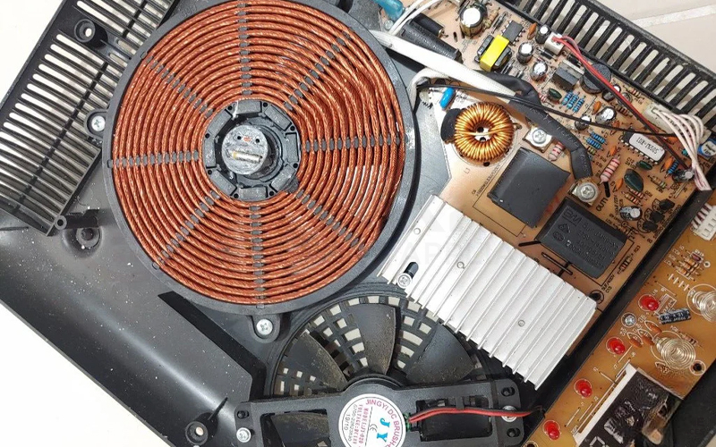  Quạt tản nhiệt giúp làm mát các bo mạch