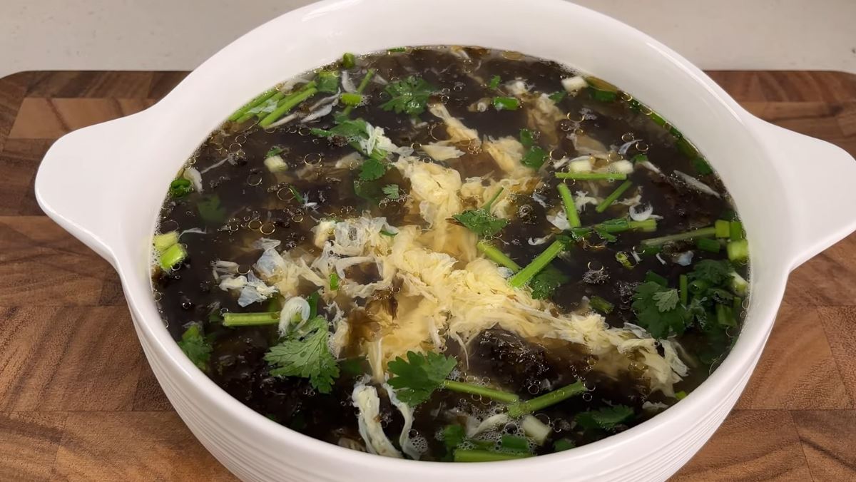 Mách bạn cách làm canh rong biển nấu trứng