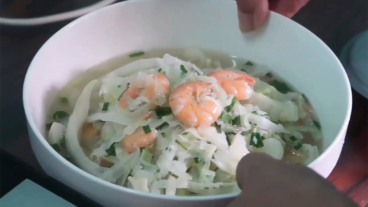 thum-1200x676-15-1 Canh bắp cải tôm tươi và trứng