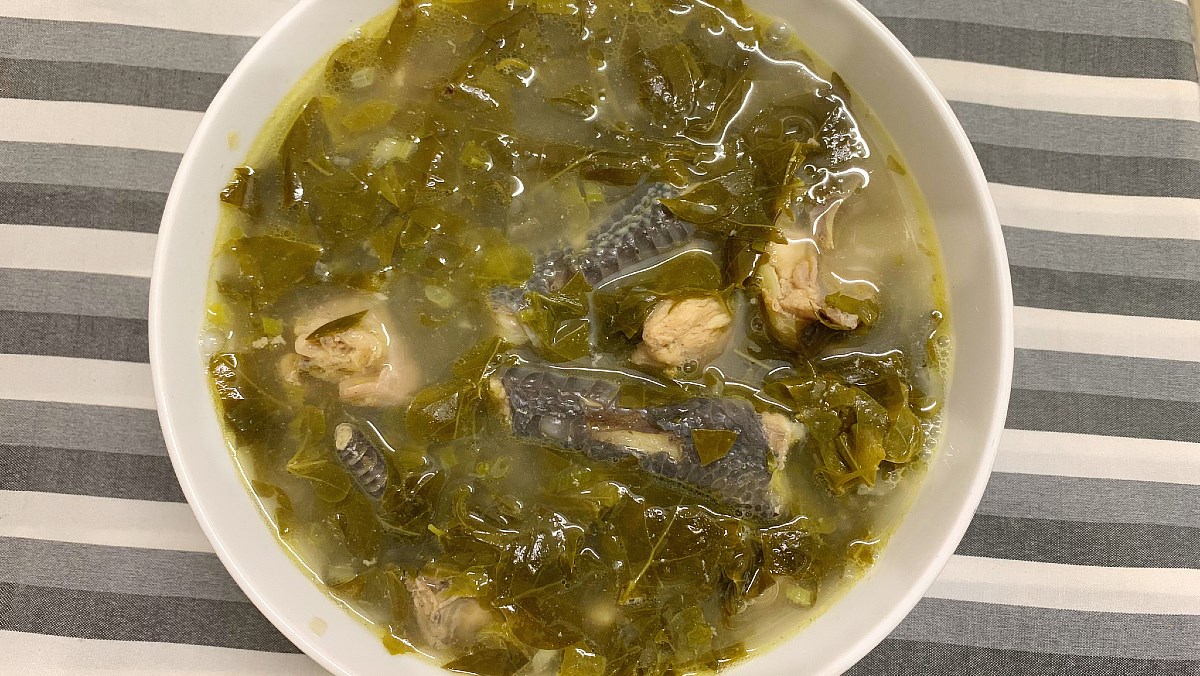 Cách nấu canh gà lá giang ngon vị chua dịu, thịt gà dai thơm đậm đà