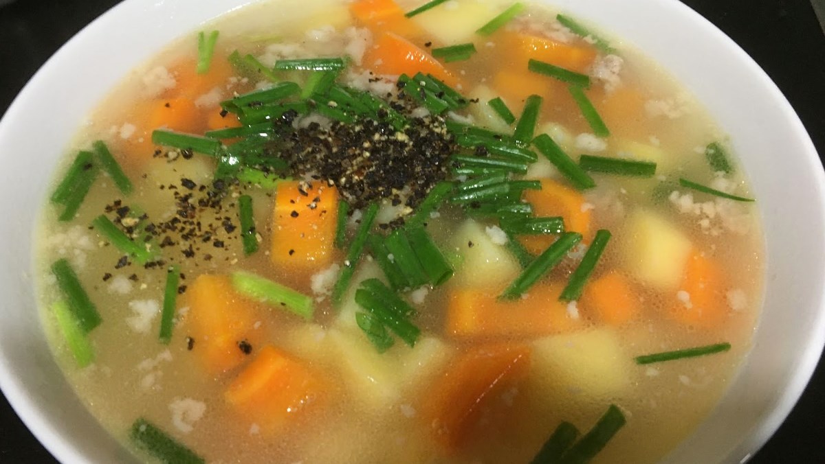 Canh khoai tây cà rốt thịt băm