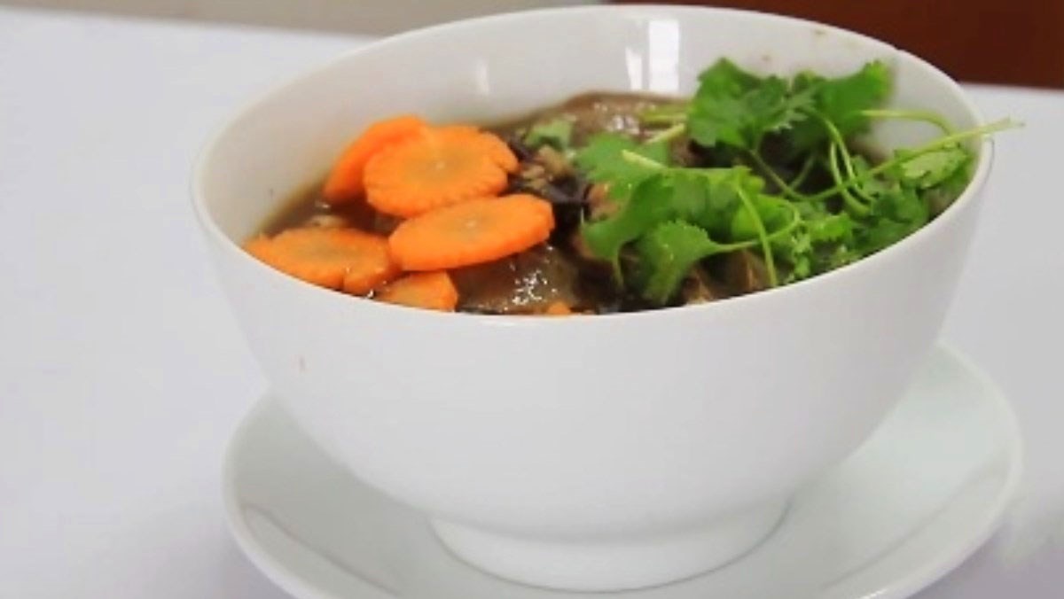 Tim heo hầm thuốc bắc