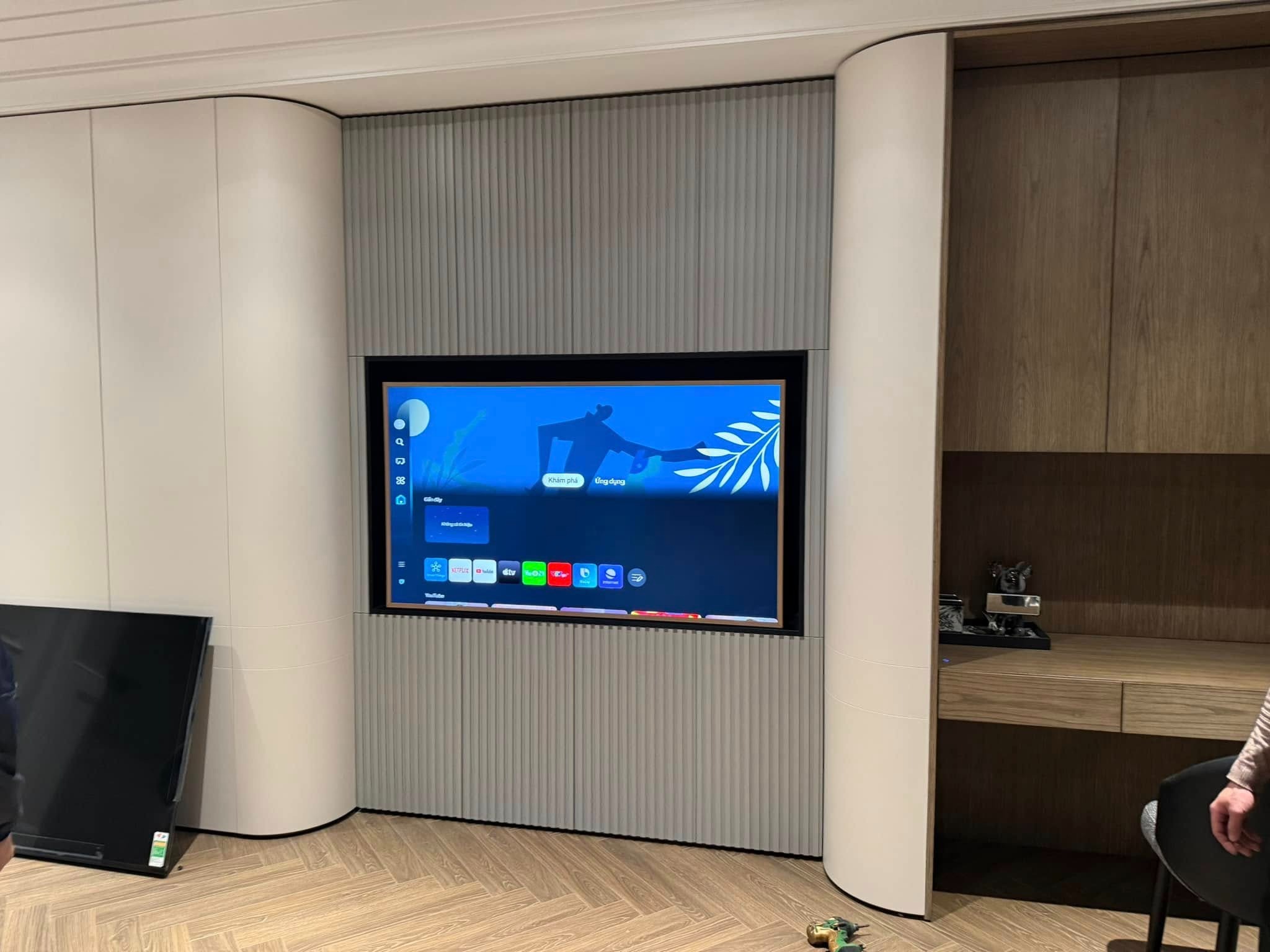 Smart Tivi Samsung 43 Inch 4K UA43DU7700KXXV