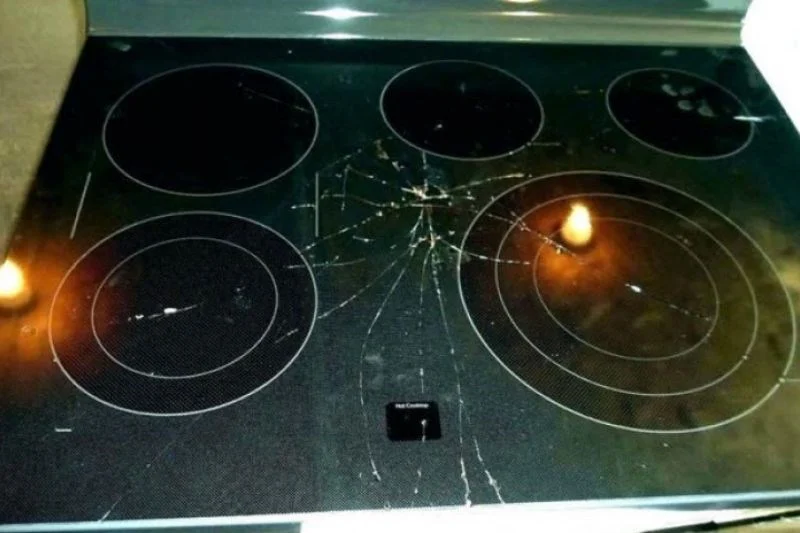 Bếp từ bị vỡ mặt kính có thay được không? Báo giá mới nhất và lưu ý khi thay 2025