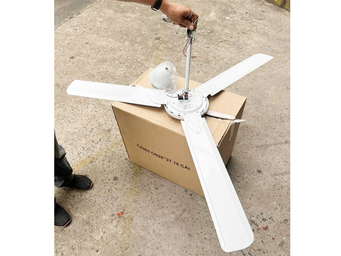 Quạt trần Ching Hai SF7168 có 3 cánh Quạt trần Ching Hai SF7168