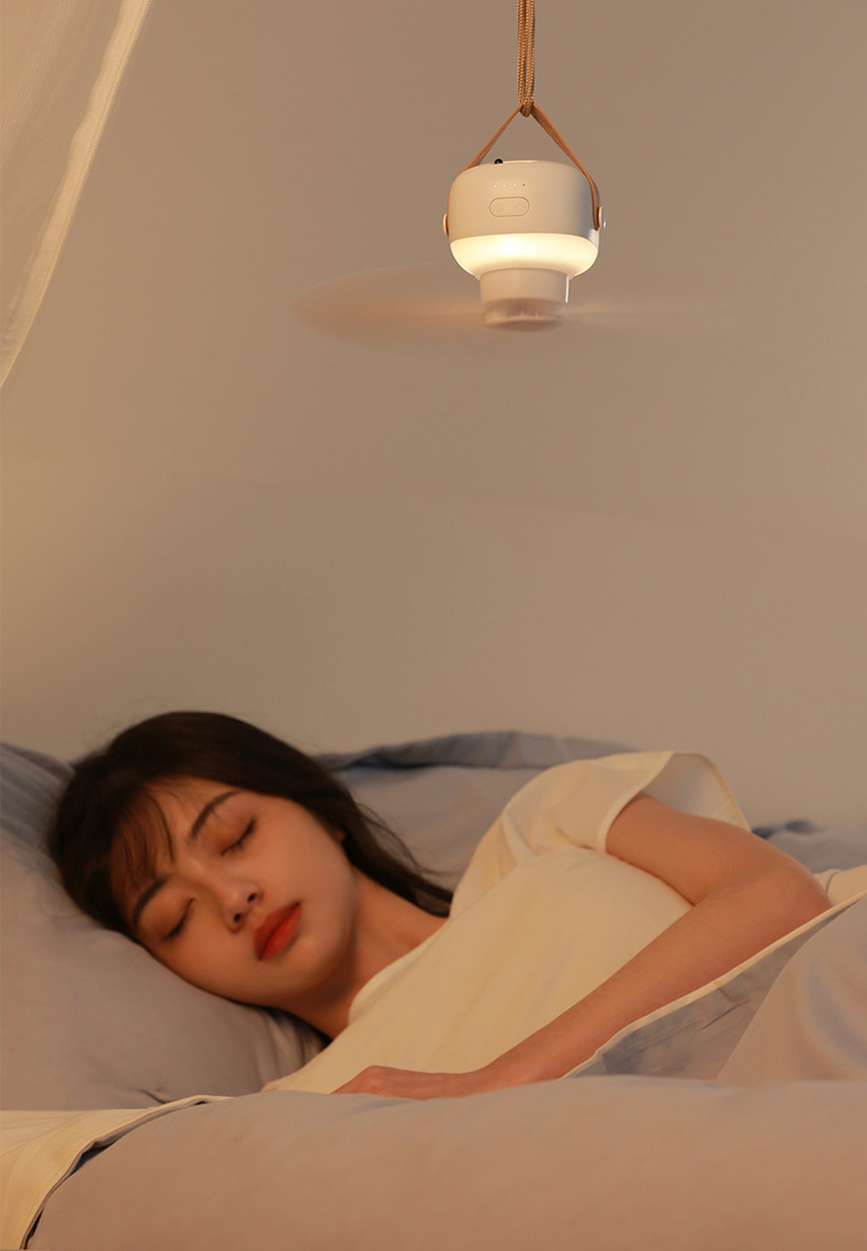 Tiross TS2286 vận hành êm ái Quạt tích điện USB Tiross TS2286