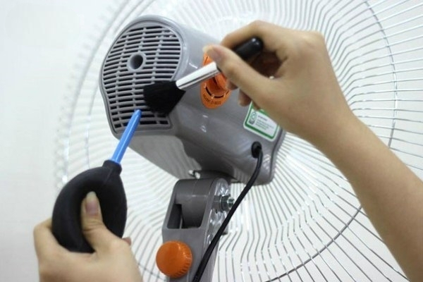 Nút bấm không hoạt động có thể do tiếp điện kém Nút bấm không hoạt động có thể do tiếp điện kém