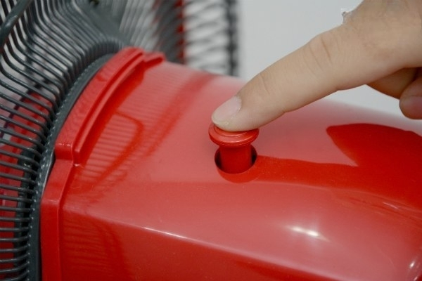 Tuốc năng của quạt rất dễ gẫy. Tuốc năng của quạt rất dễ gẫy.