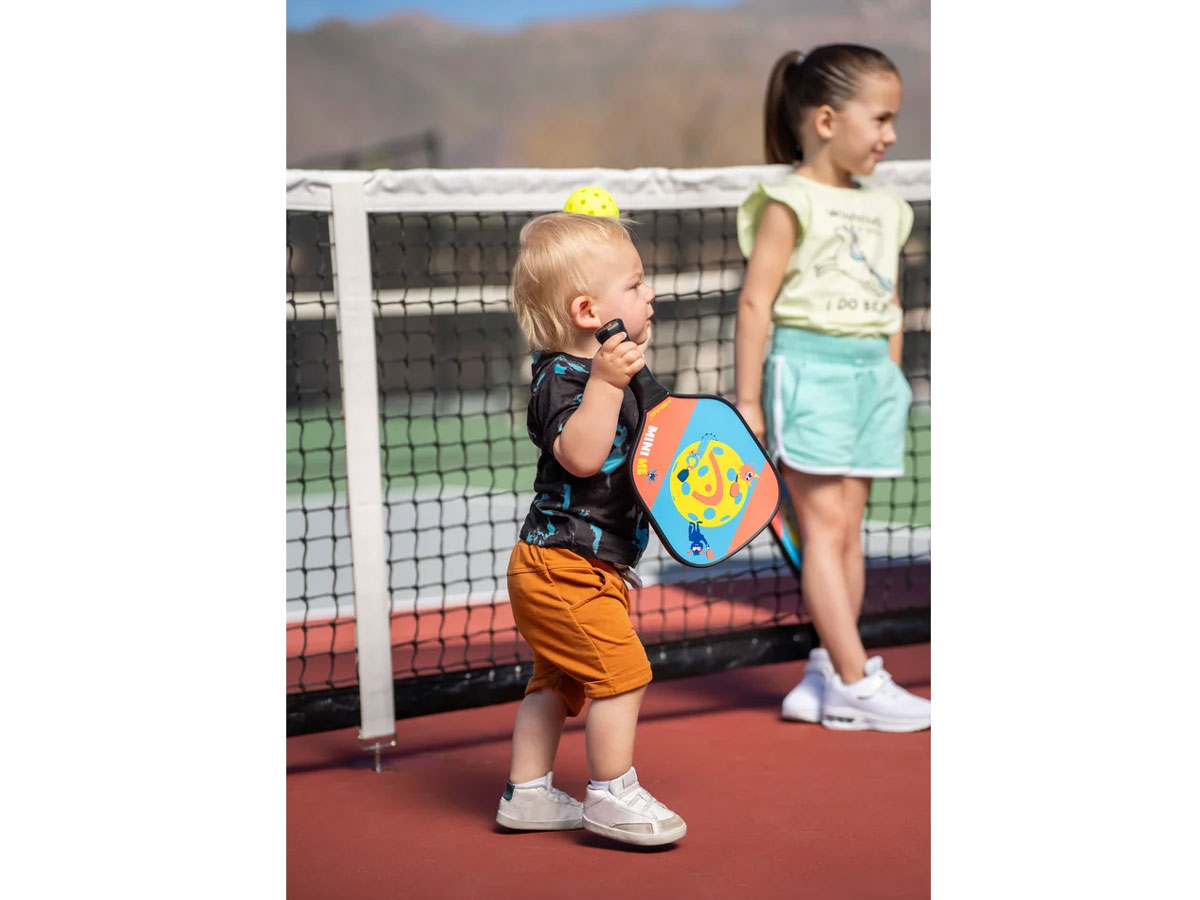 Vợt pickleball có trọng lượng rất nhẹ chỉ 150g Vợt pickleball