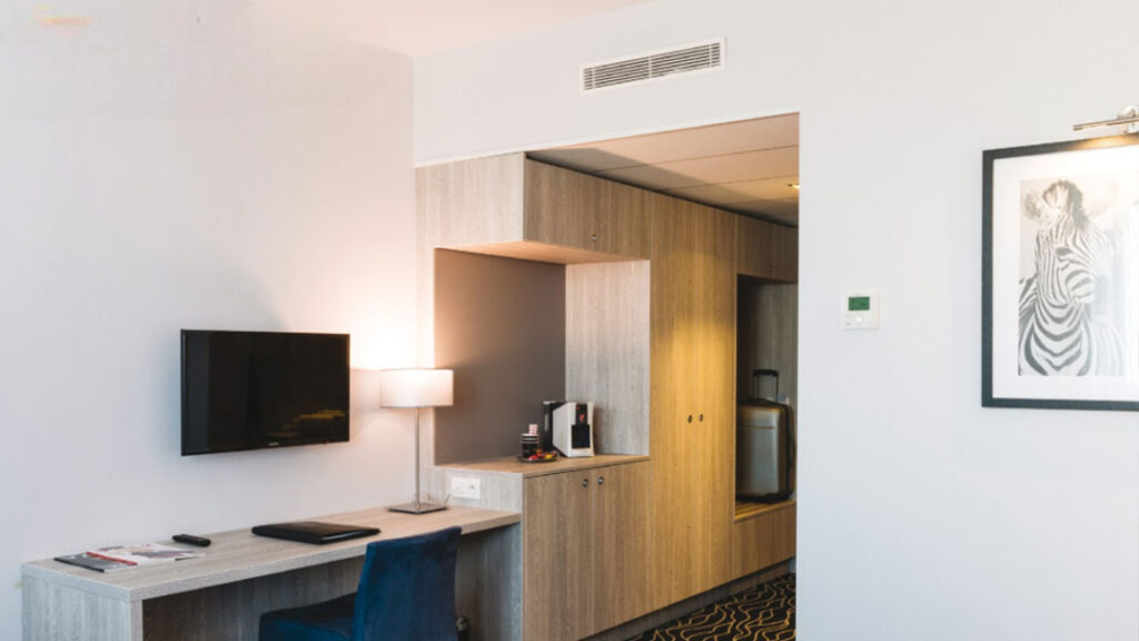 Có nên mua điều hòa nối ống gió Daikin inverter FDLF85DV1/RZFC85DY1 không? - Kithome