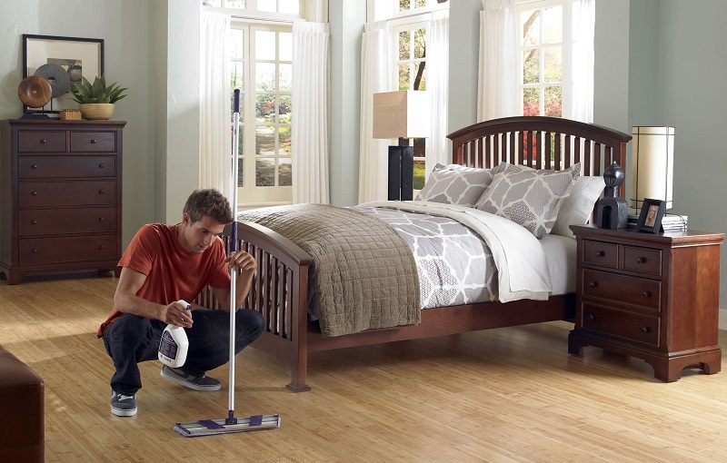 Lau sàn phòng ngủ đều đặn sạch sẽ