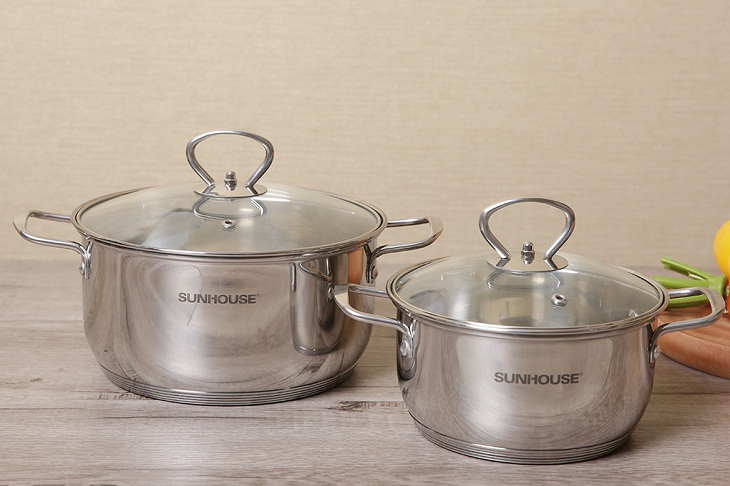 loại bỏ nhãn mác trên đồ dùng inox