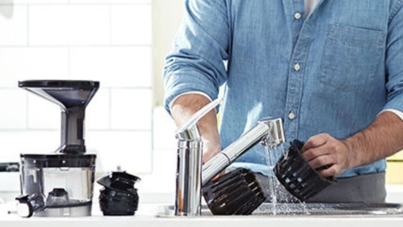 7 bước vệ sinh máy ép chậm – Nhanh gọn lẹ, 5 phút là xong