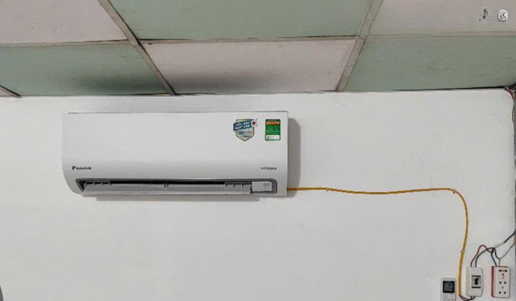 Điều hòa Daikin inverter 12000btu 1 chiều FTKB35ZVMV