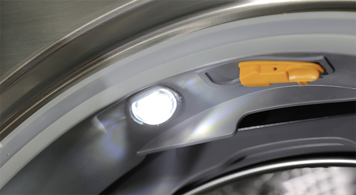 Đèn chiếu sáng lồng giặt giúp bạn dễ dàng quan sát bên trong