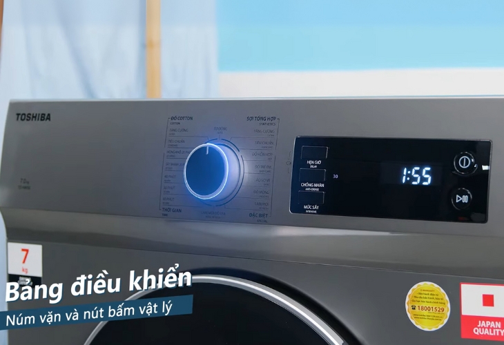 Máy sấy thông hơi 7 kg Toshiba TD-H80SEV(SK) dễ dàng điều khiển bằng nút vặn, nút bấm và quan sát bằng màn hình hiển thị