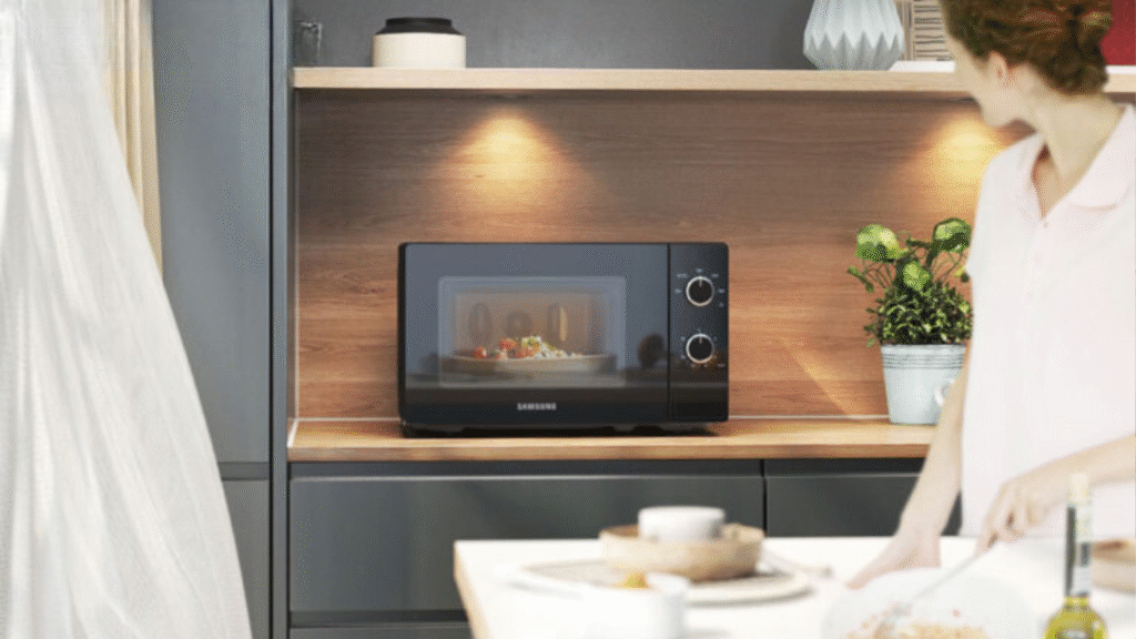Lò vi sóng Samsung Khoang lò có đèn LED chiếu sáng